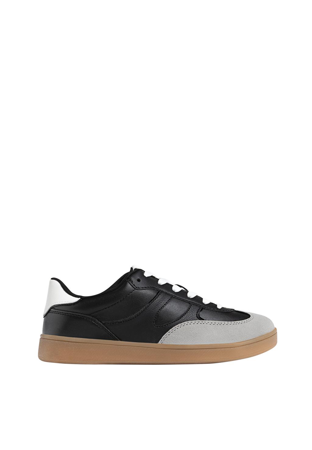 Baskets casual rétro.