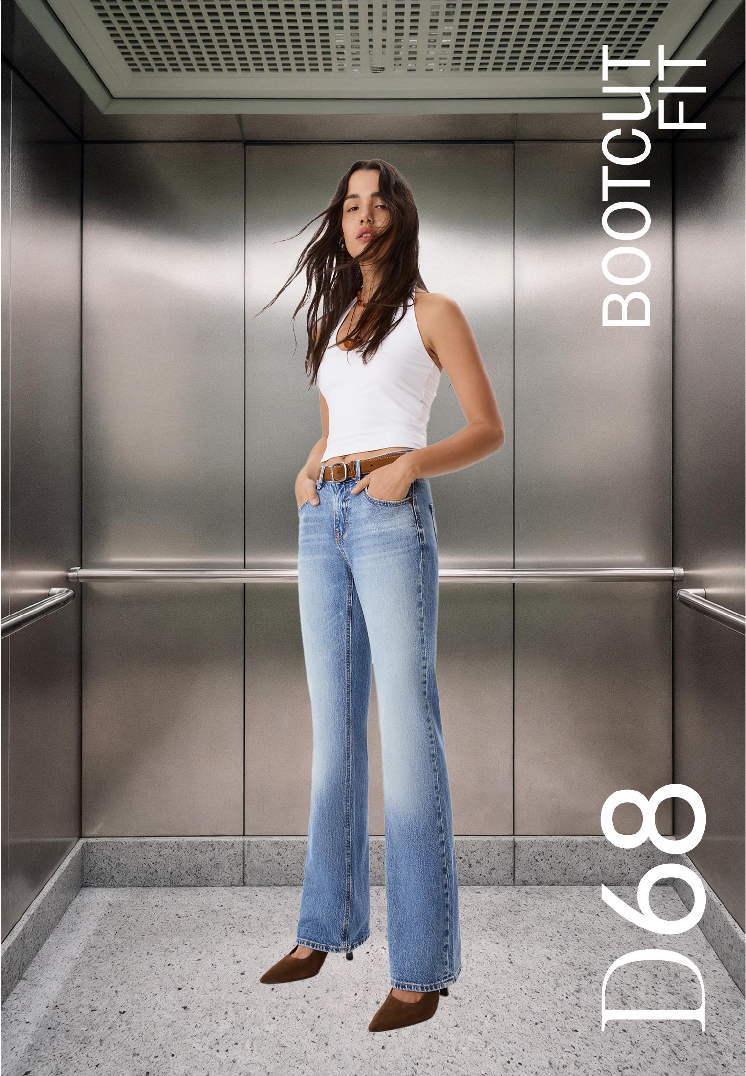 D68 Boot-cut jeans with belt — MEDIUM BLUE DENIM