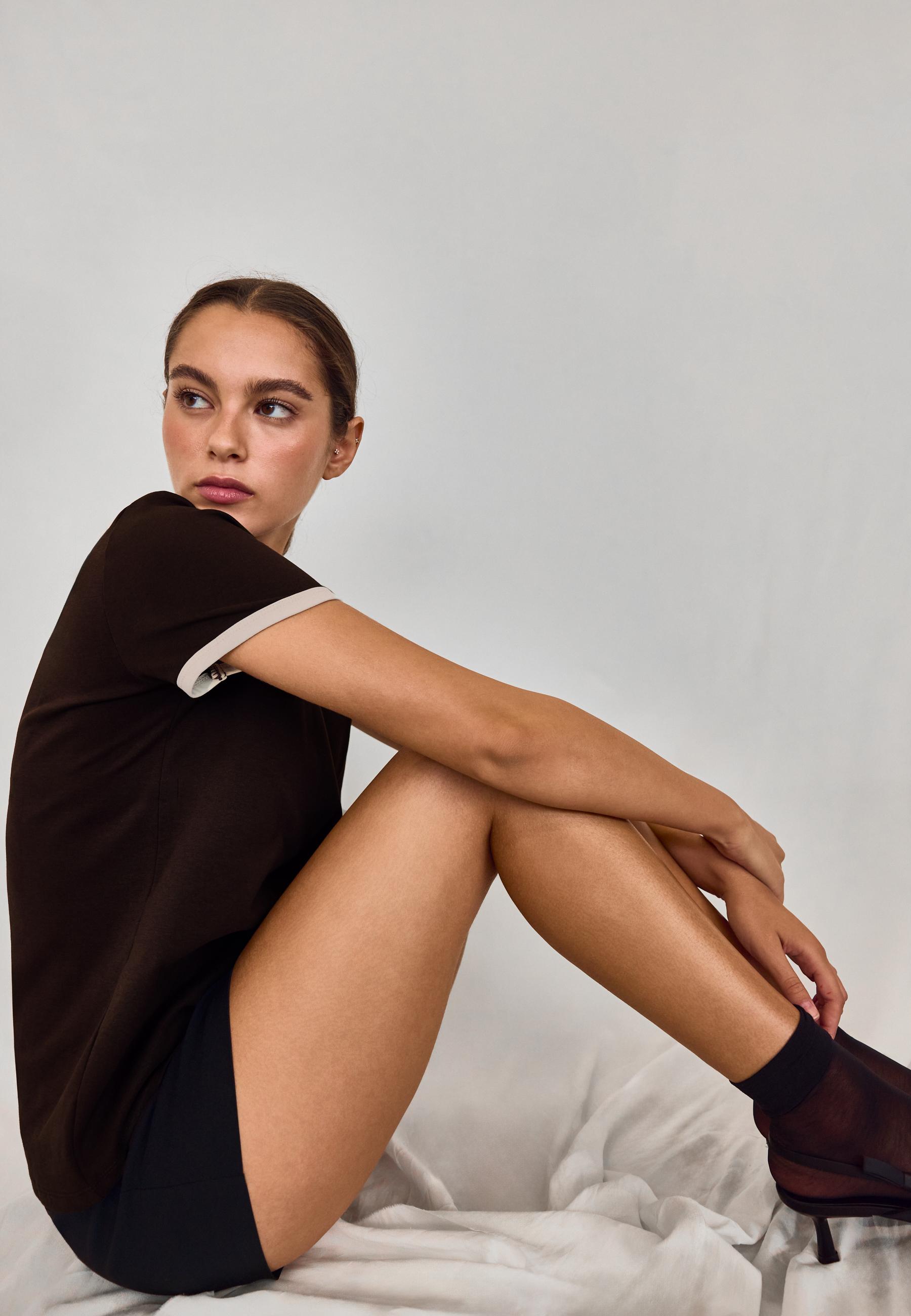 B02 Soft-touch regular basic T-shirt — Brown
