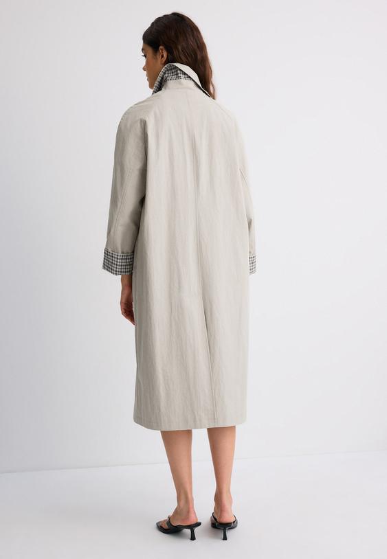 langer-trenchcoat-mit-karofutter