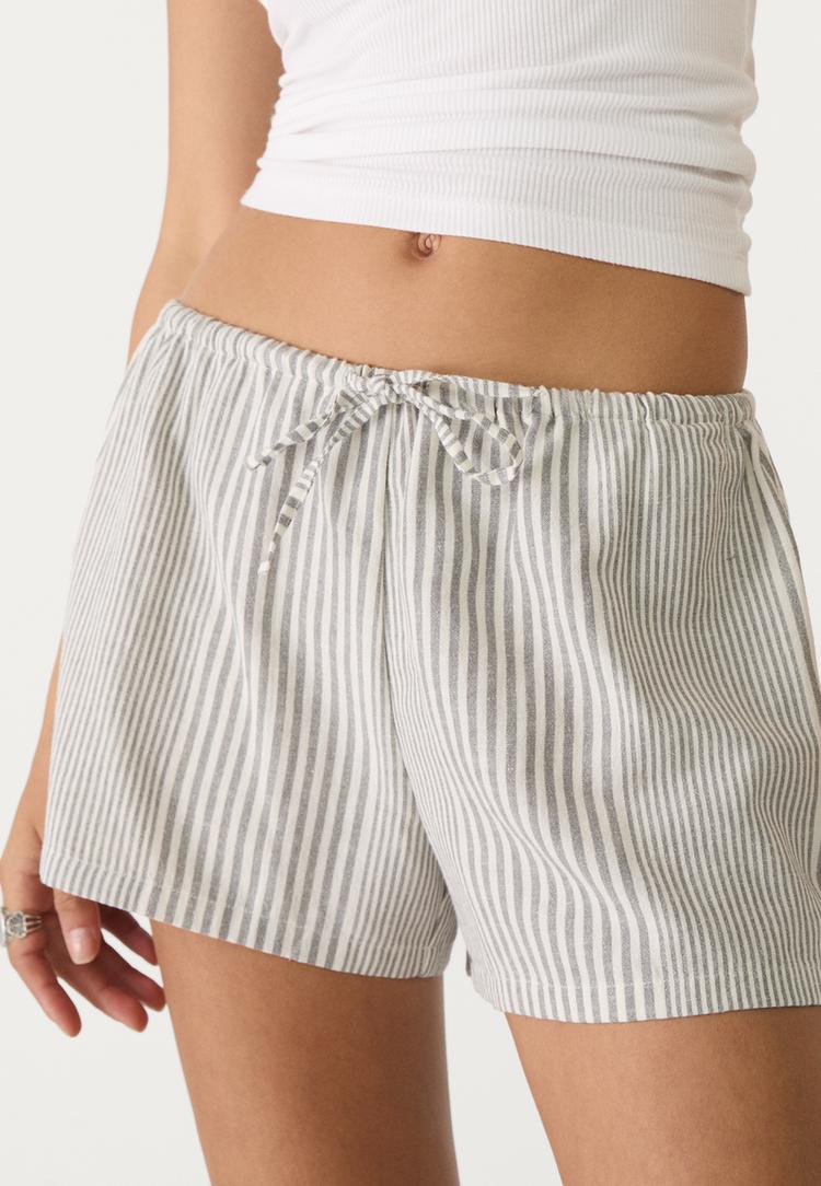 shorts fluido con lino