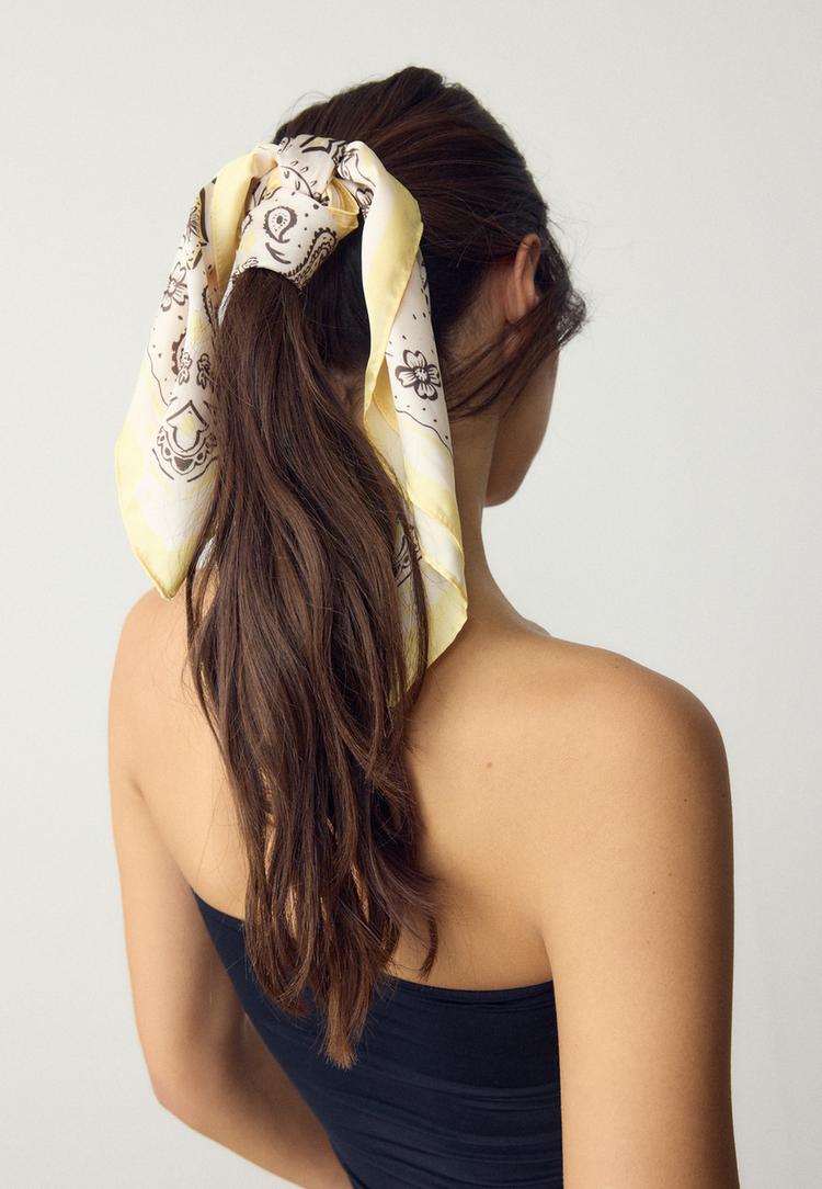 Stradivarius Μαντήλι Φλαμίνγκο Paisley Εκρού Os φωτογραφία