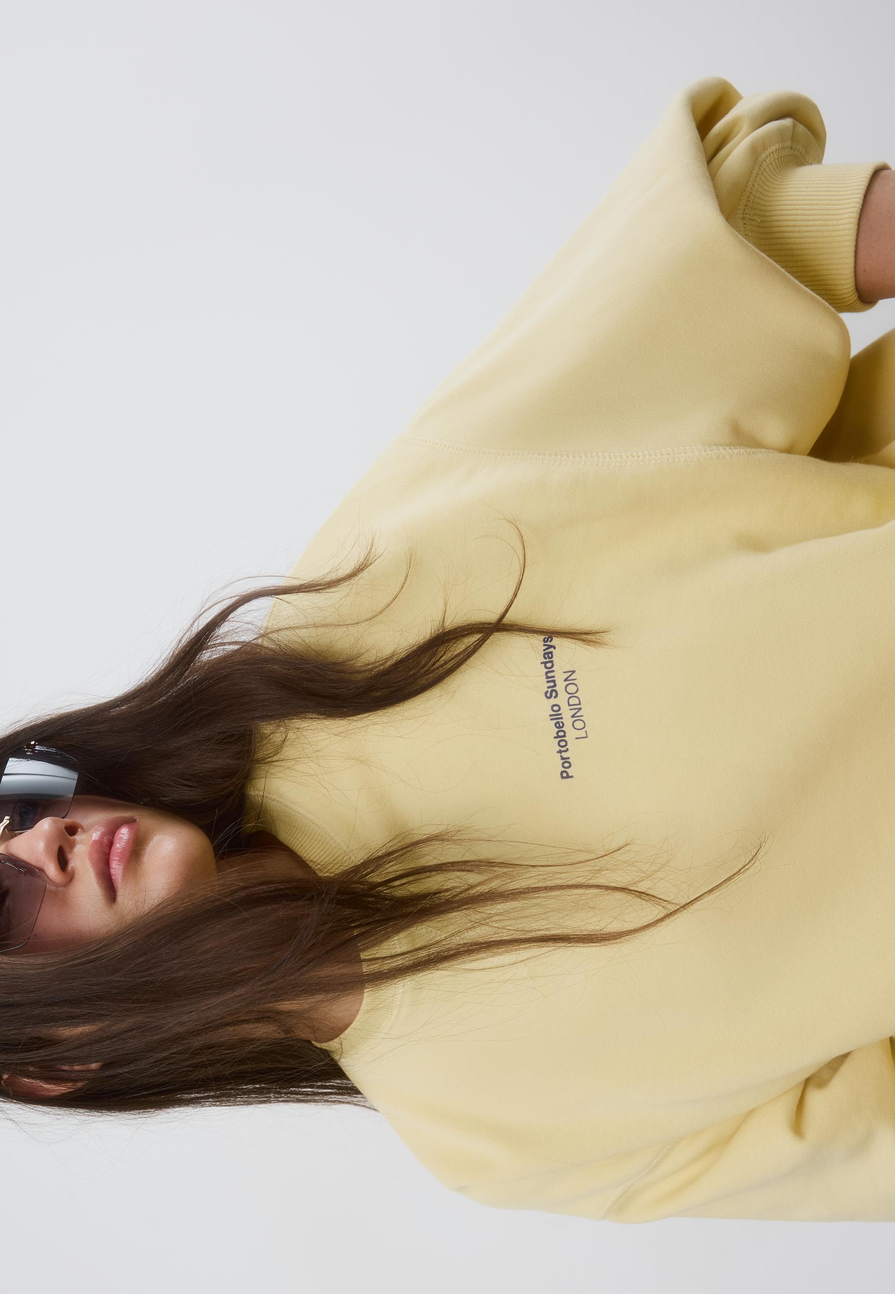 Long sleeve round neck text sweatshirt — Pastel yellow