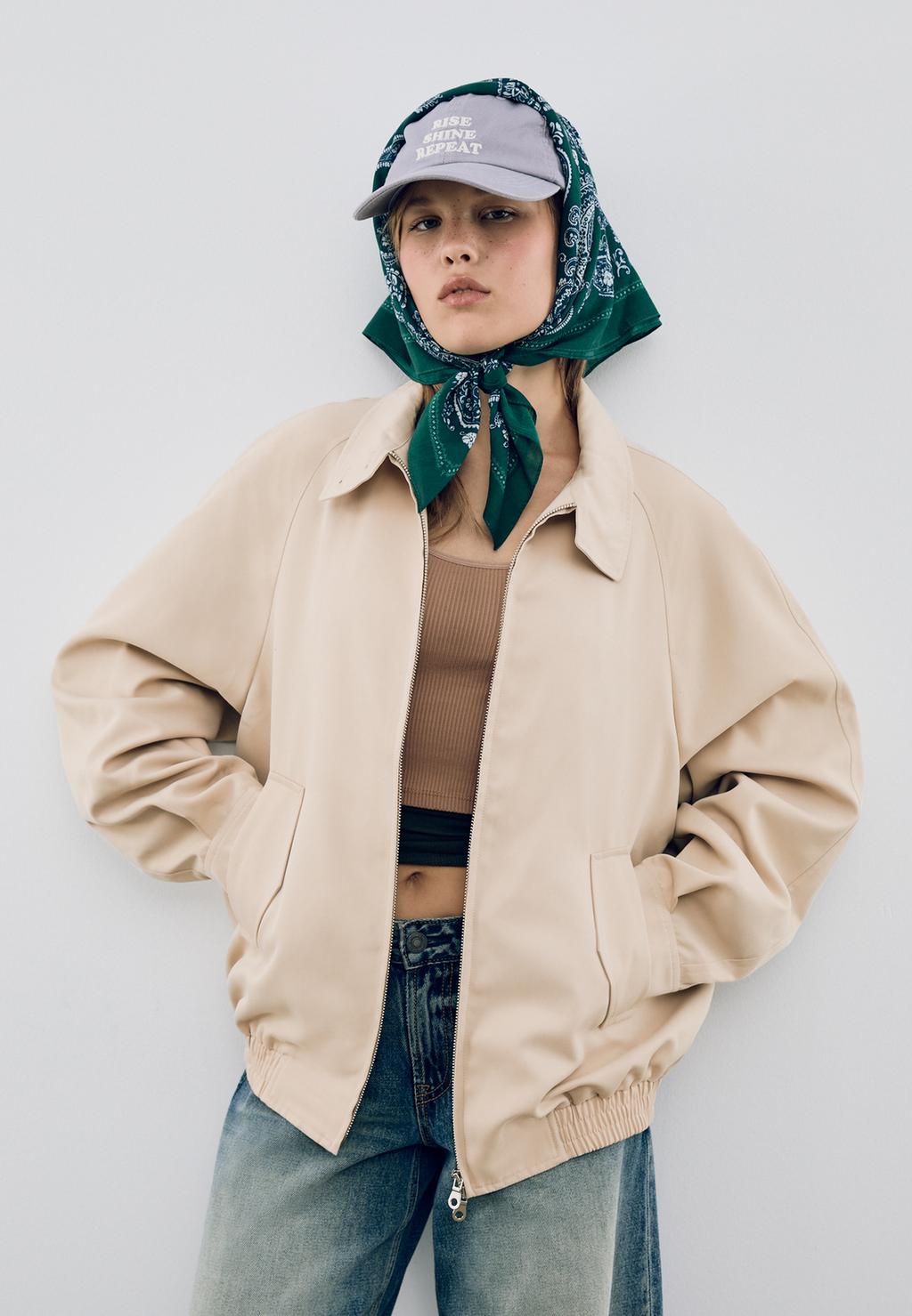 Loose-fitting bomber jacket
