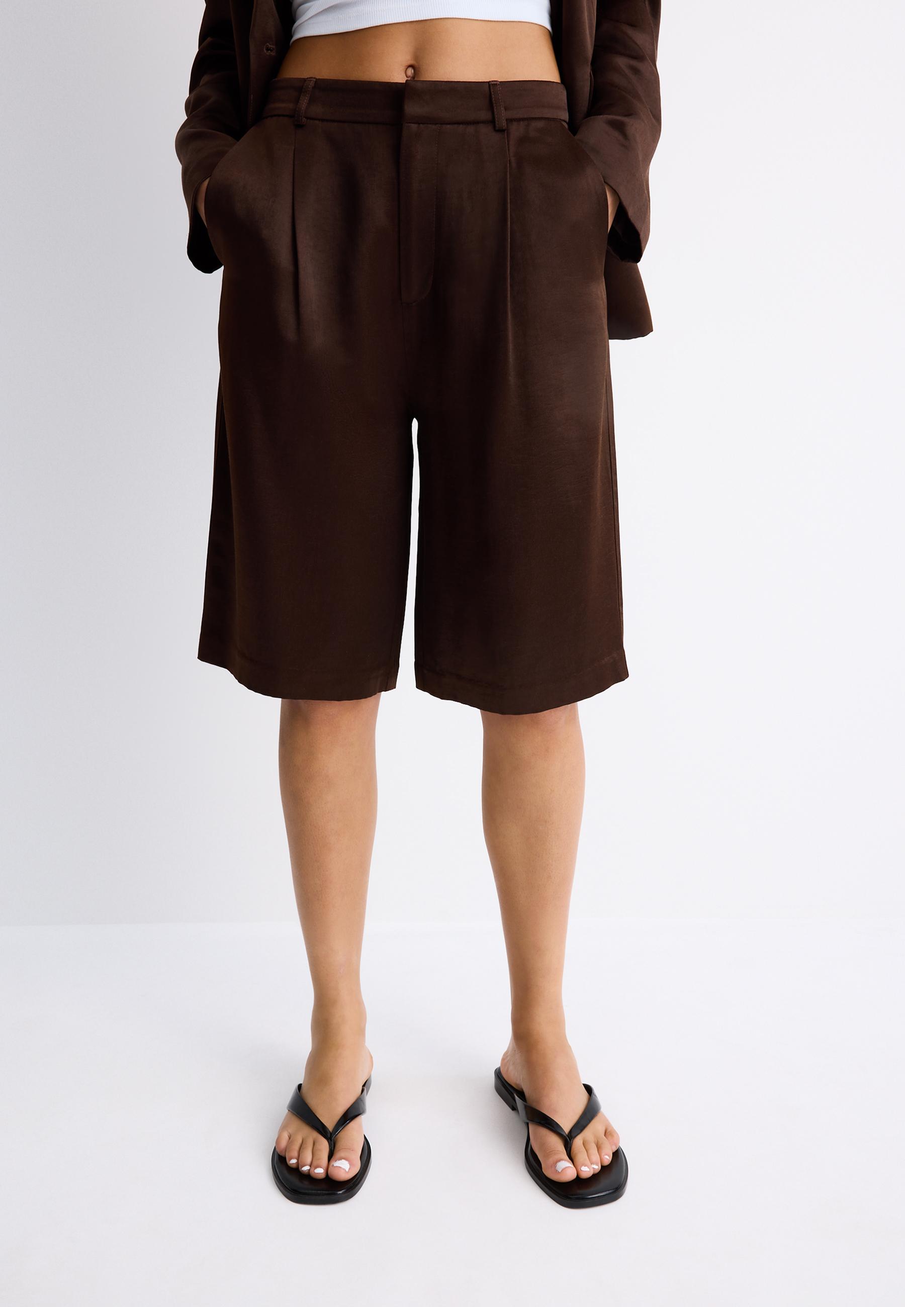 Satin Bermuda shorts with darts — Brown