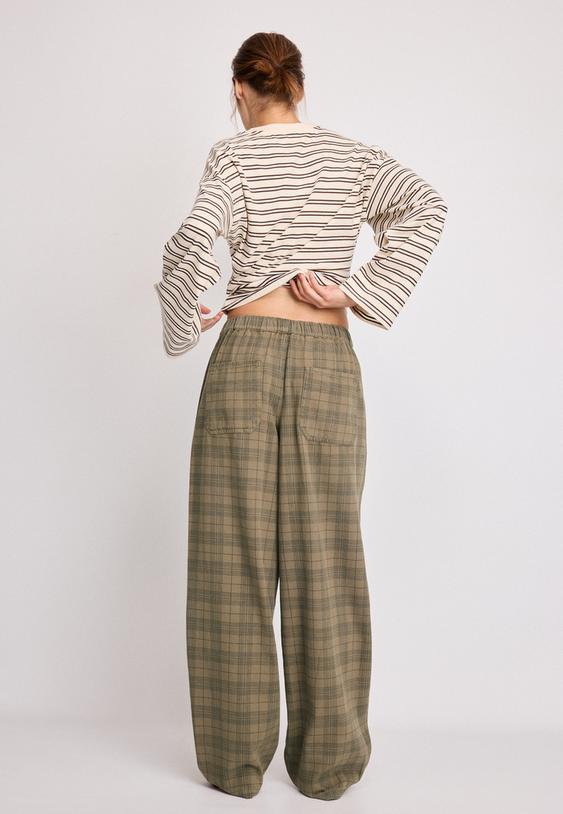 pantalon droit large a carreaux