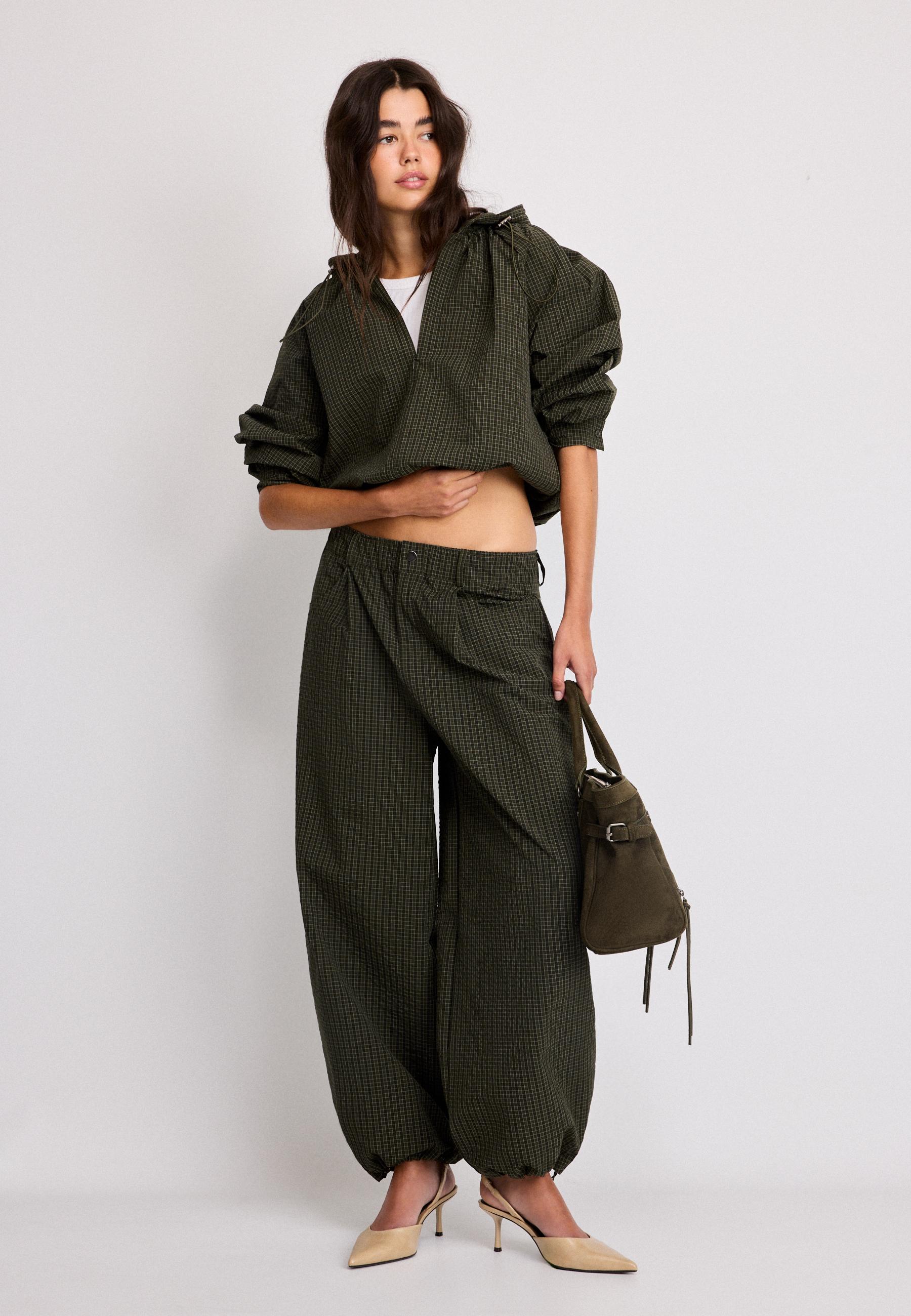 Check parachute trousers — Khaki