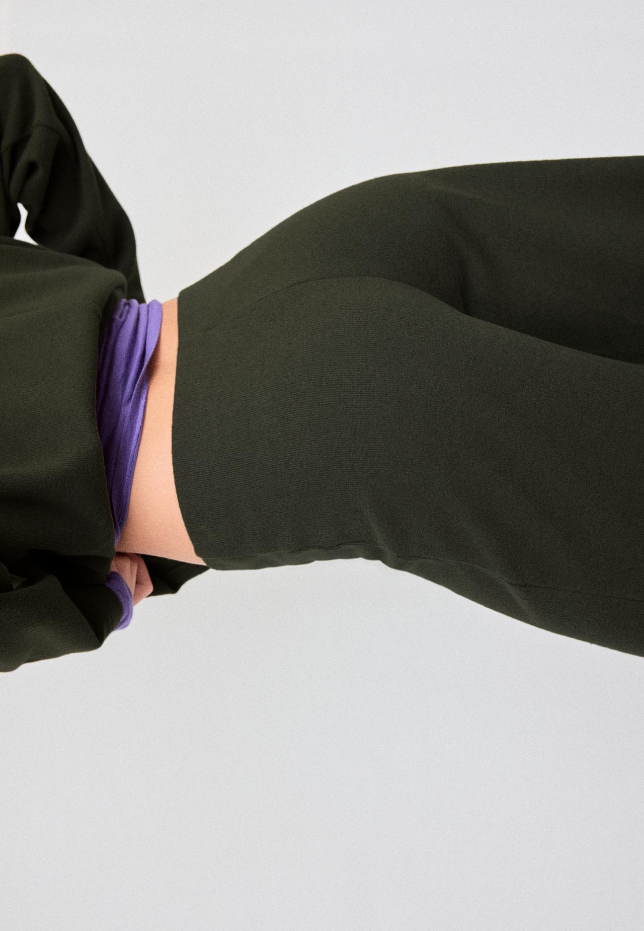 Soft-touch pintuck trousers — Khaki