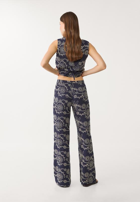 straight-hose-mit-stickereien-und-leinen