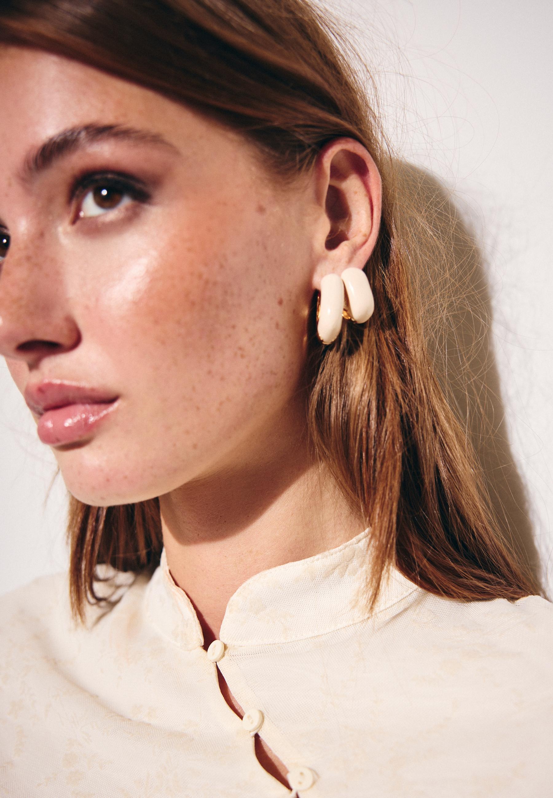 Set of 2 enamel hoop earrings — Gold