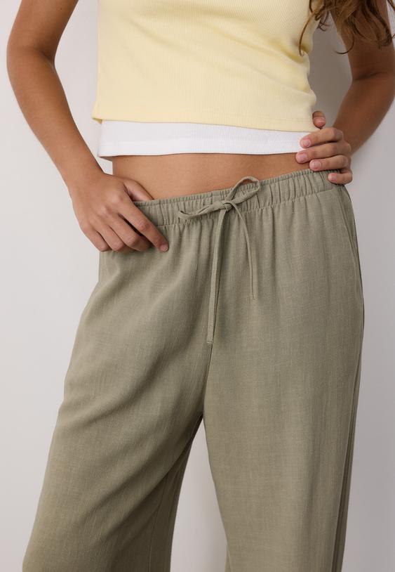 Stradivarius Flowing Linen-Effect Trousers Khaki Xs