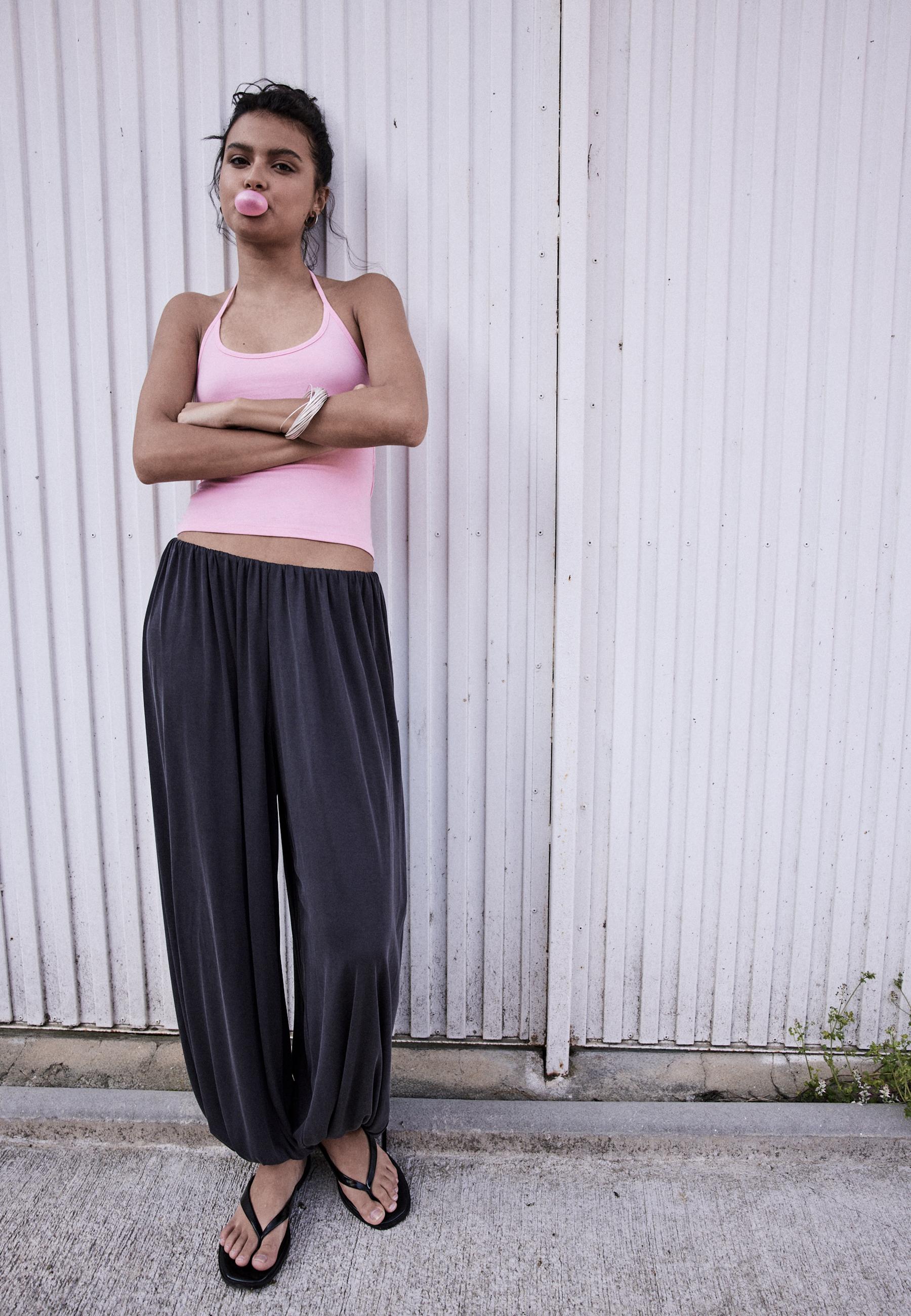 Soft-touch flowing balloon trousers — Dark grey
