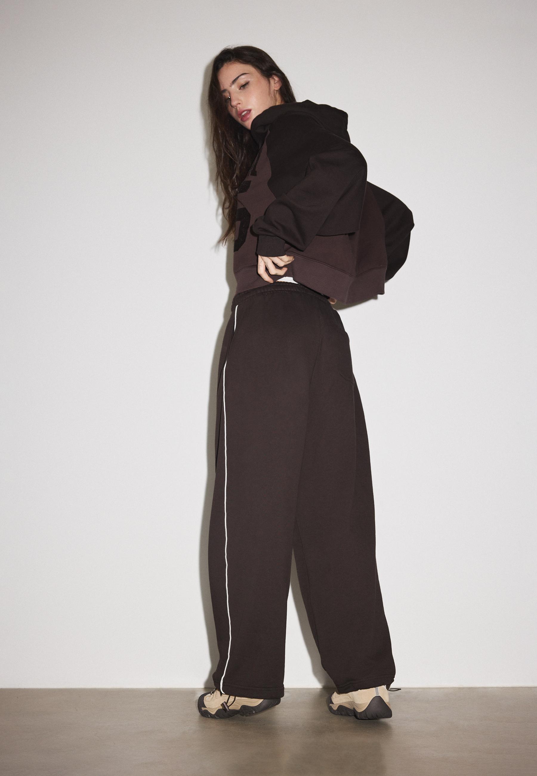 Plush joggers with piping and toggles — Brown