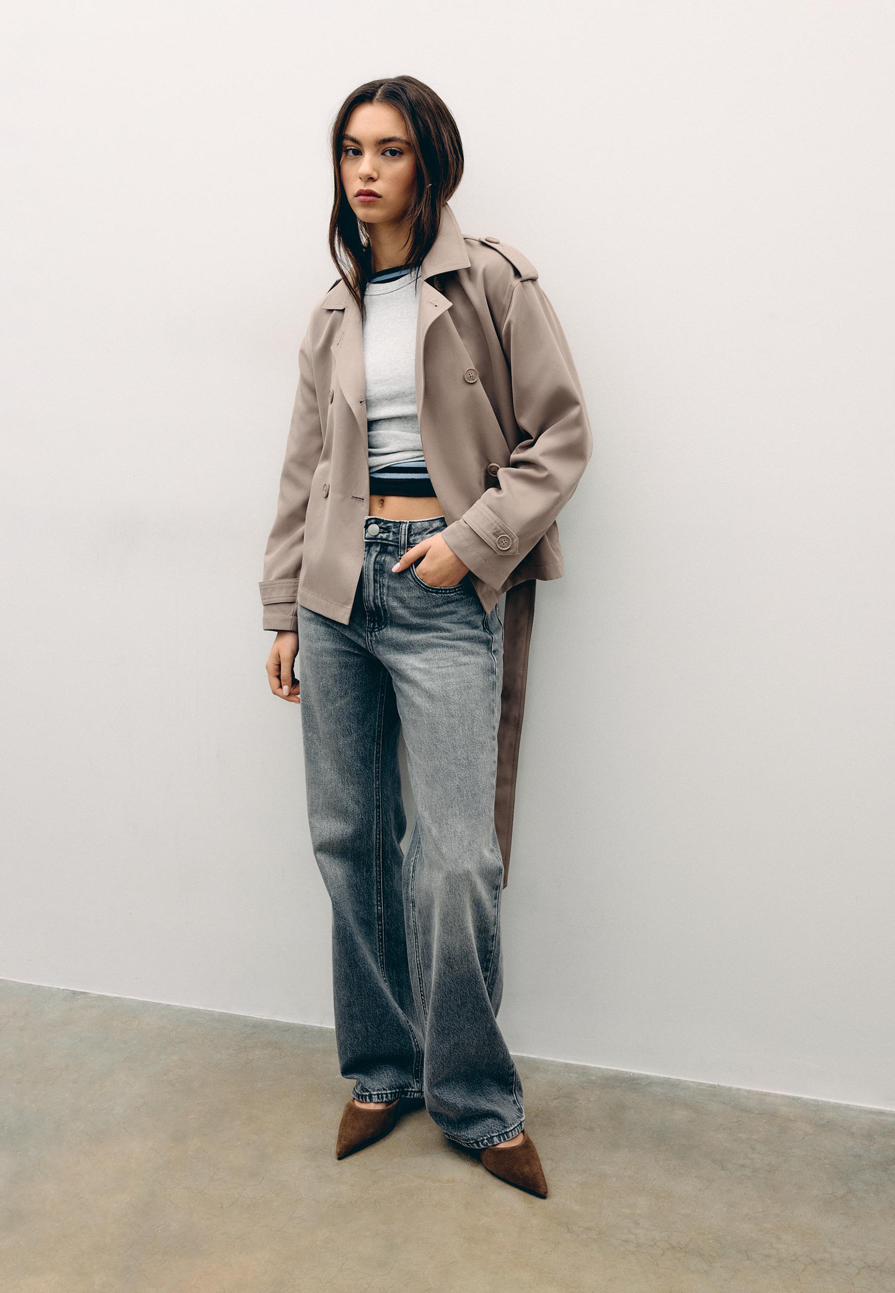 Kemerli ve dökümlü kısa trençkot - Görsel 3