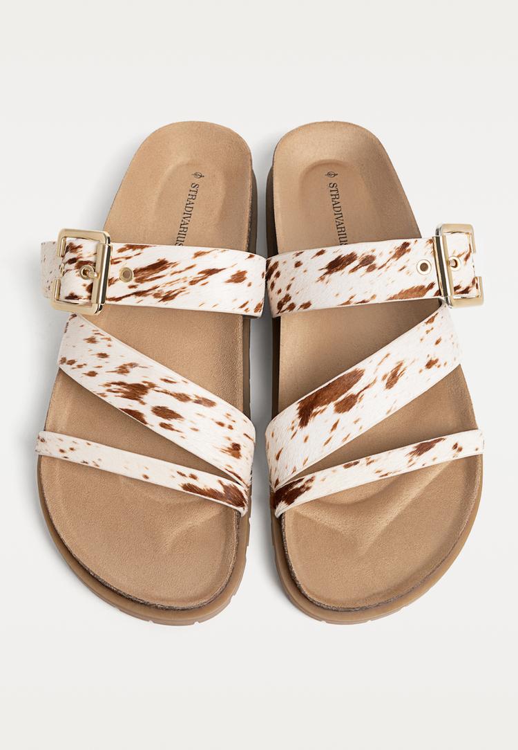 sandalias planas piel efecto pelo