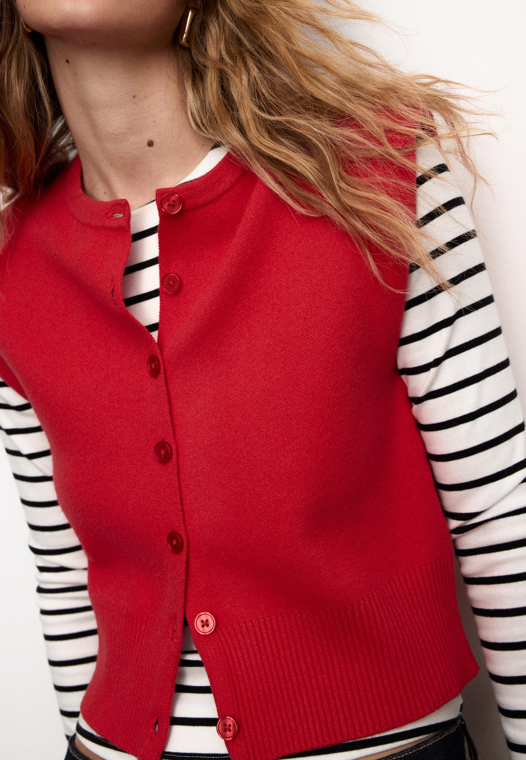 Knit vest with padded shoulders — Red