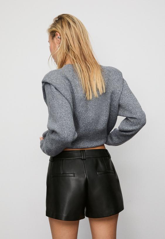 minishorts-aus-kunstleder