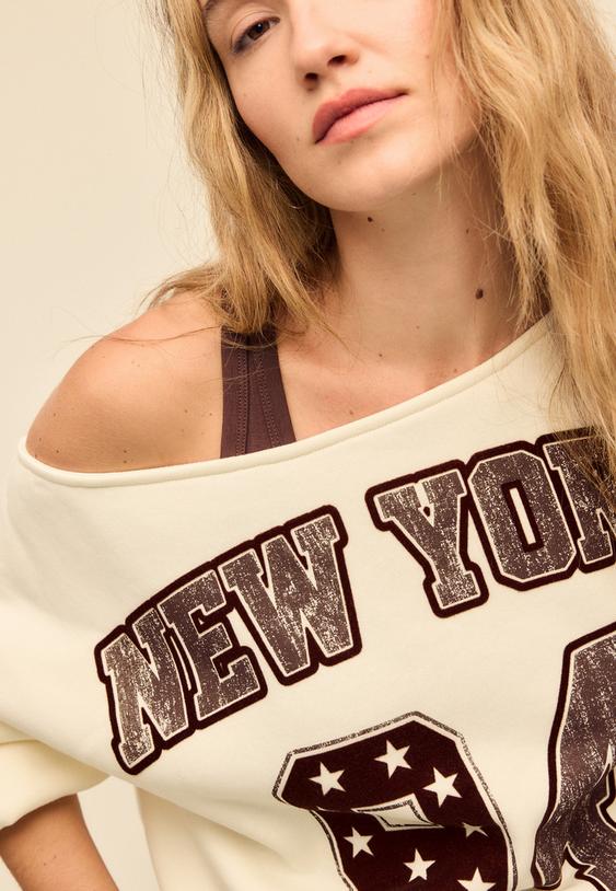 sudader cuello barco estampada