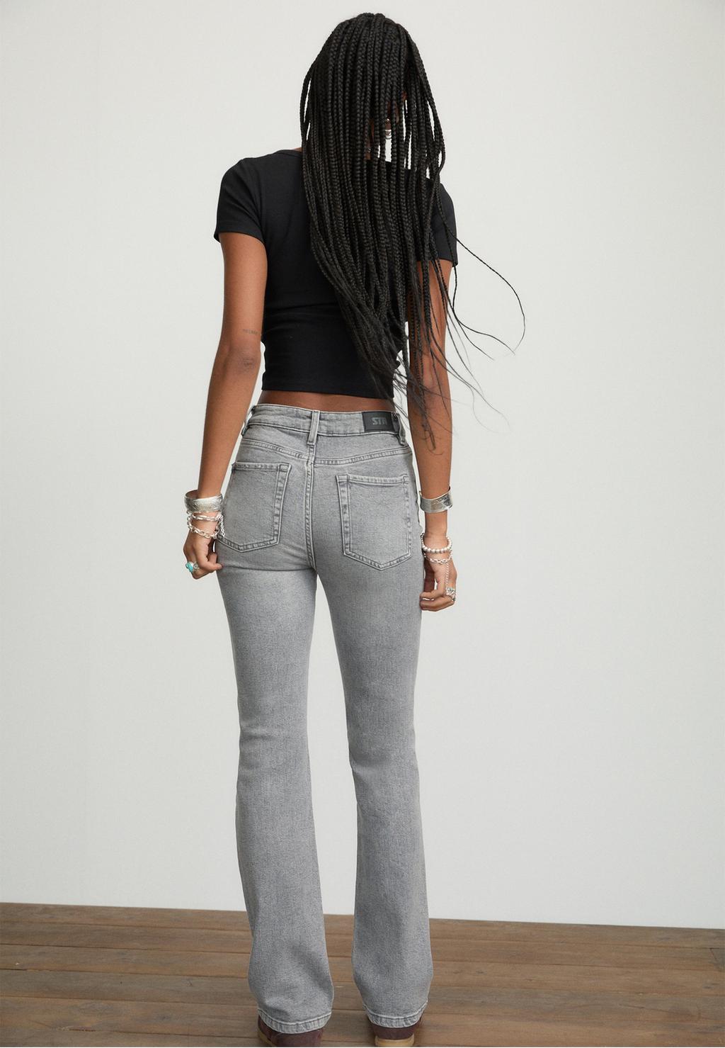 High waist comfortable straight-leg jeans