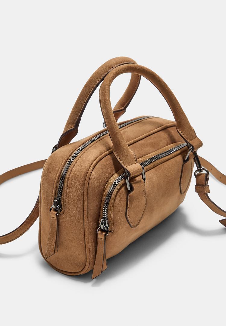 Stradivarius Τσάντα Μπόουλινγκ Με Φερμουάρ Και Συνθετικό Σουέντ Καραμελέ Os φωτογραφία