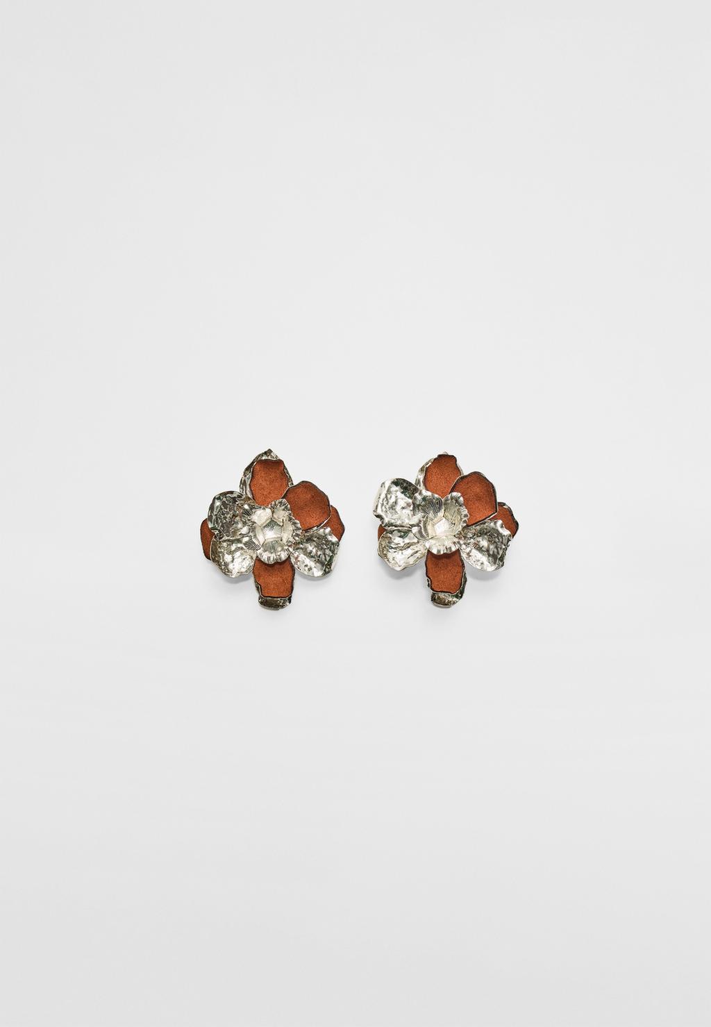 Contrast flower earrings