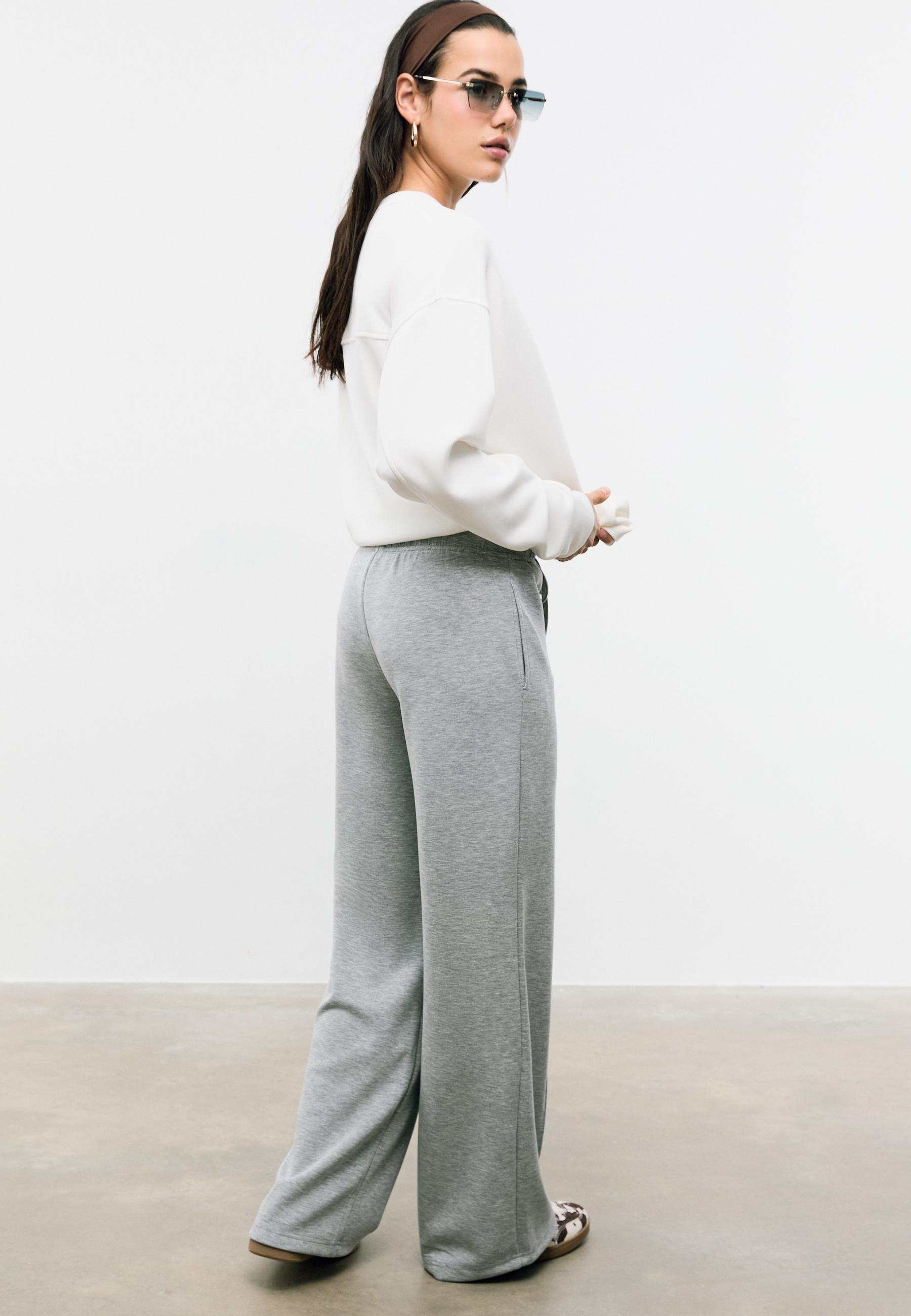 Soft-touch wide-leg pin-tuck joggers — Grey melange