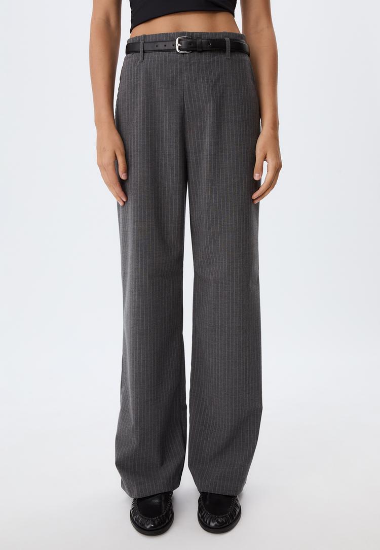 Stradivarius Splývavé Rovné Nohavice S Opaskom Grey Melange 42