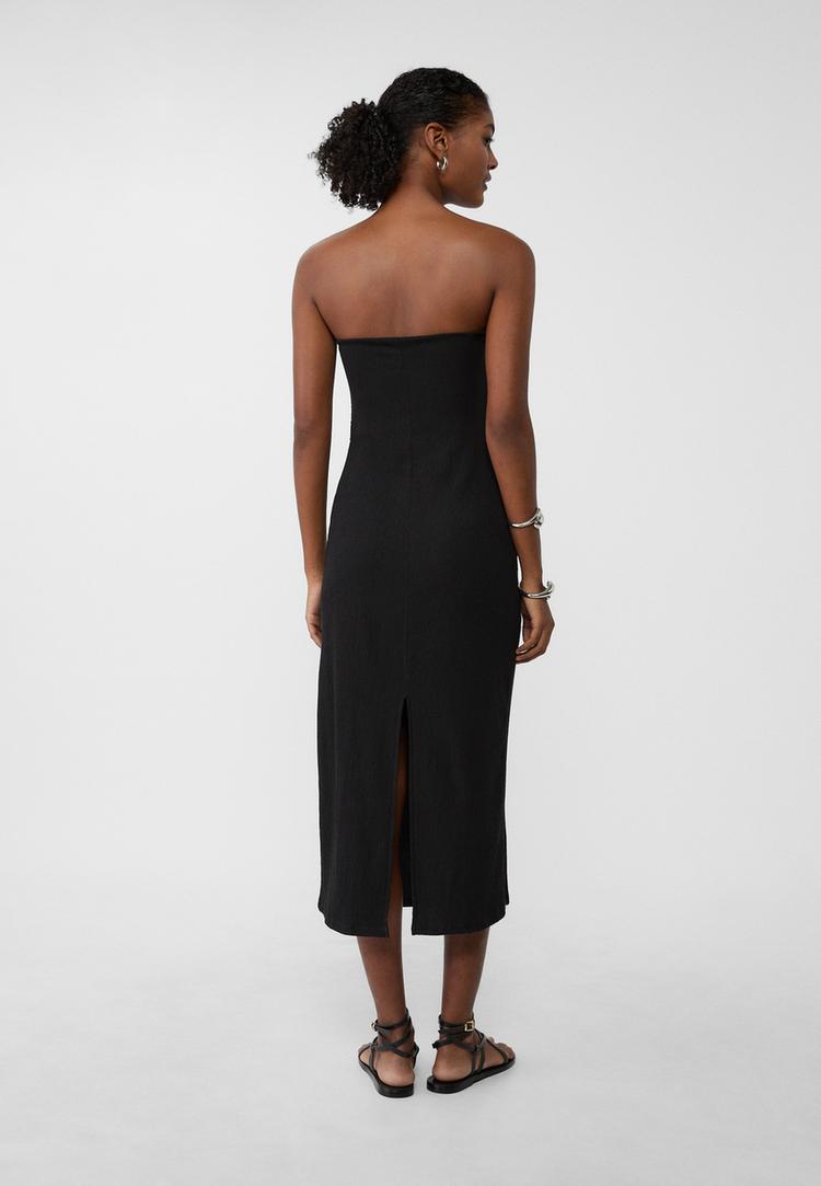 vestido midi com ombros descobertos com textura