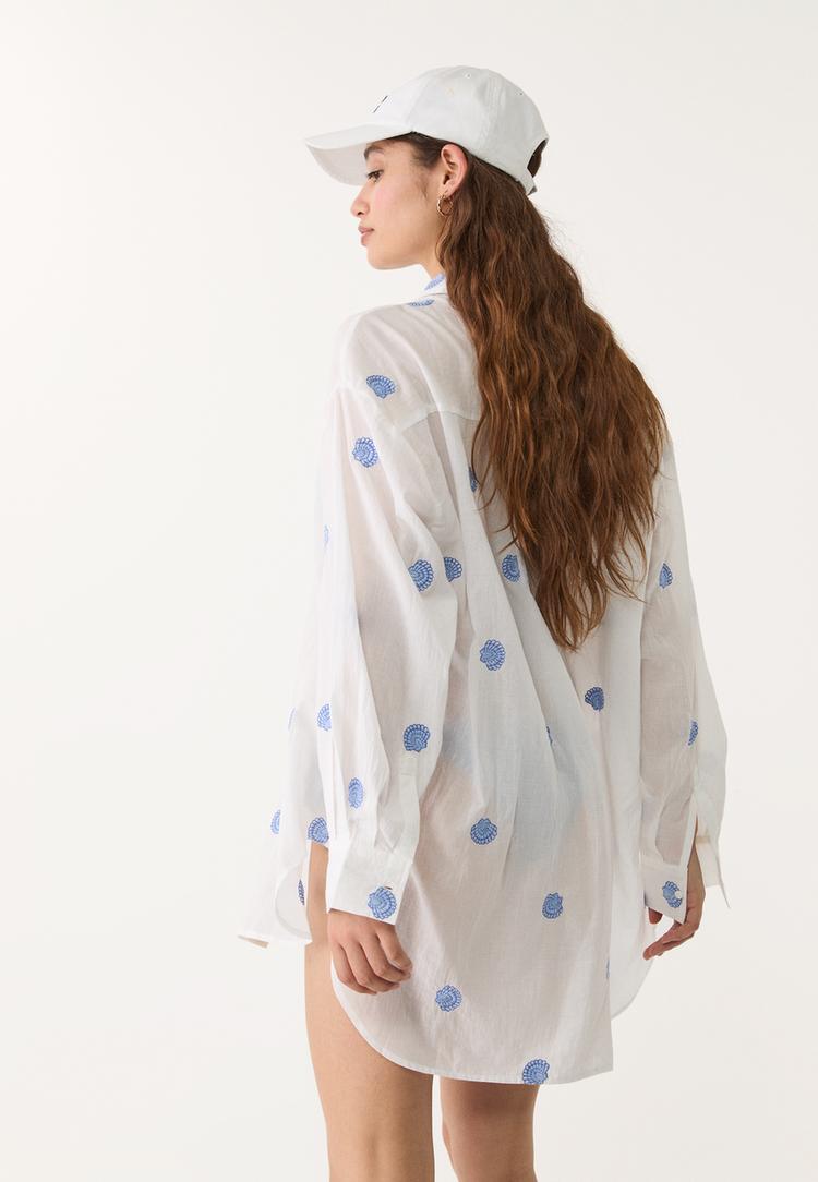 camisa fluida larga bordados concha