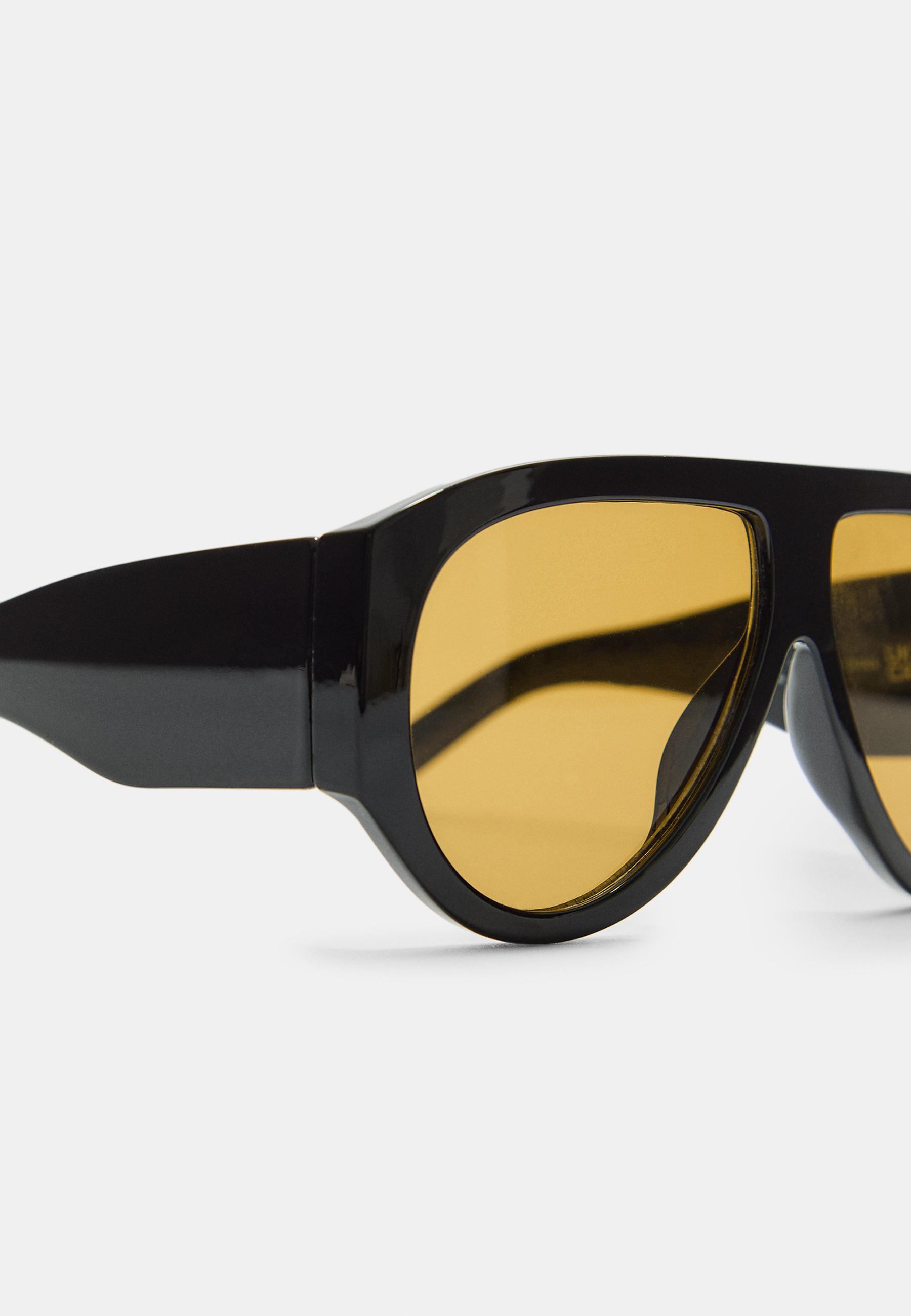 Resin sunglasses — Black