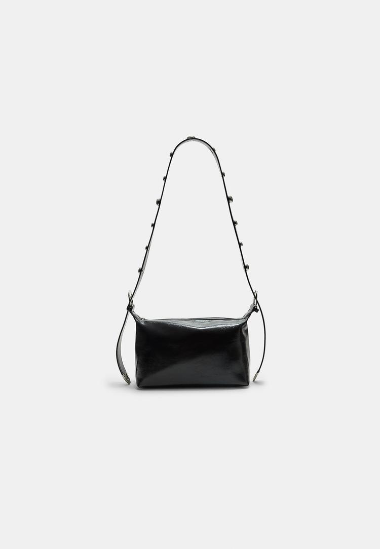 bolso bandolera tachas efecto piel
