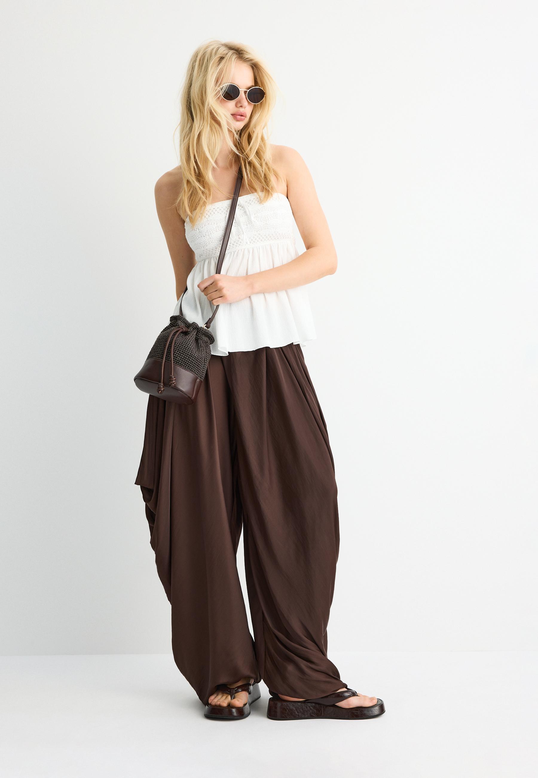 Contrast crochet crossbody bag — Brown