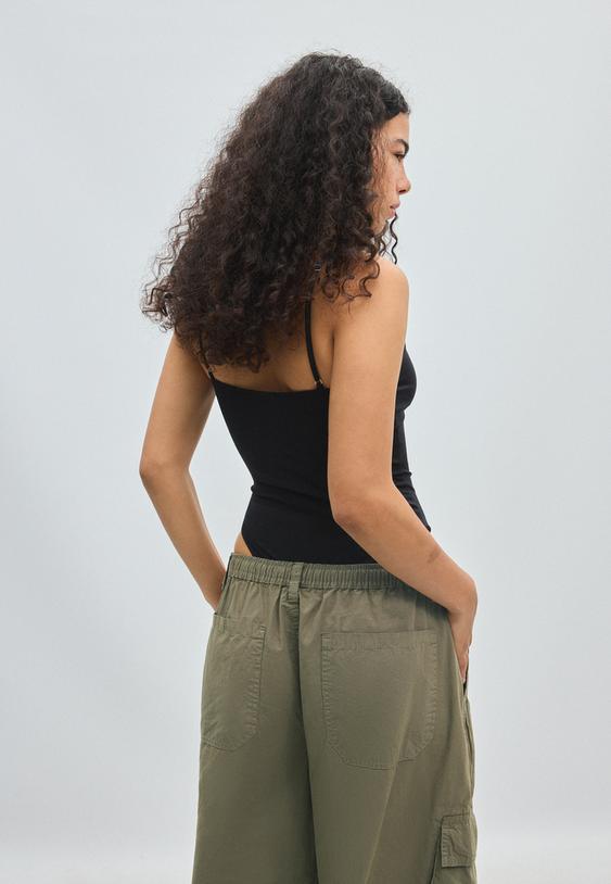 v yaka askılı body