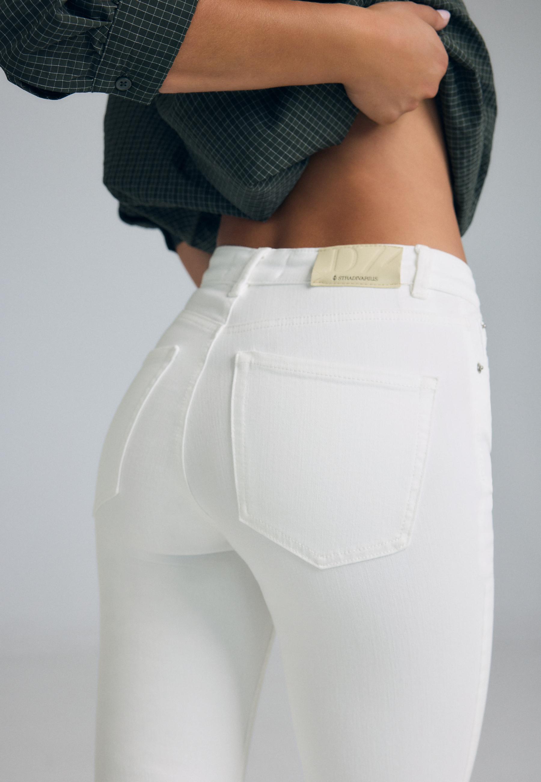 Stradivarius D74 yırtmaçlı çan paça jean
