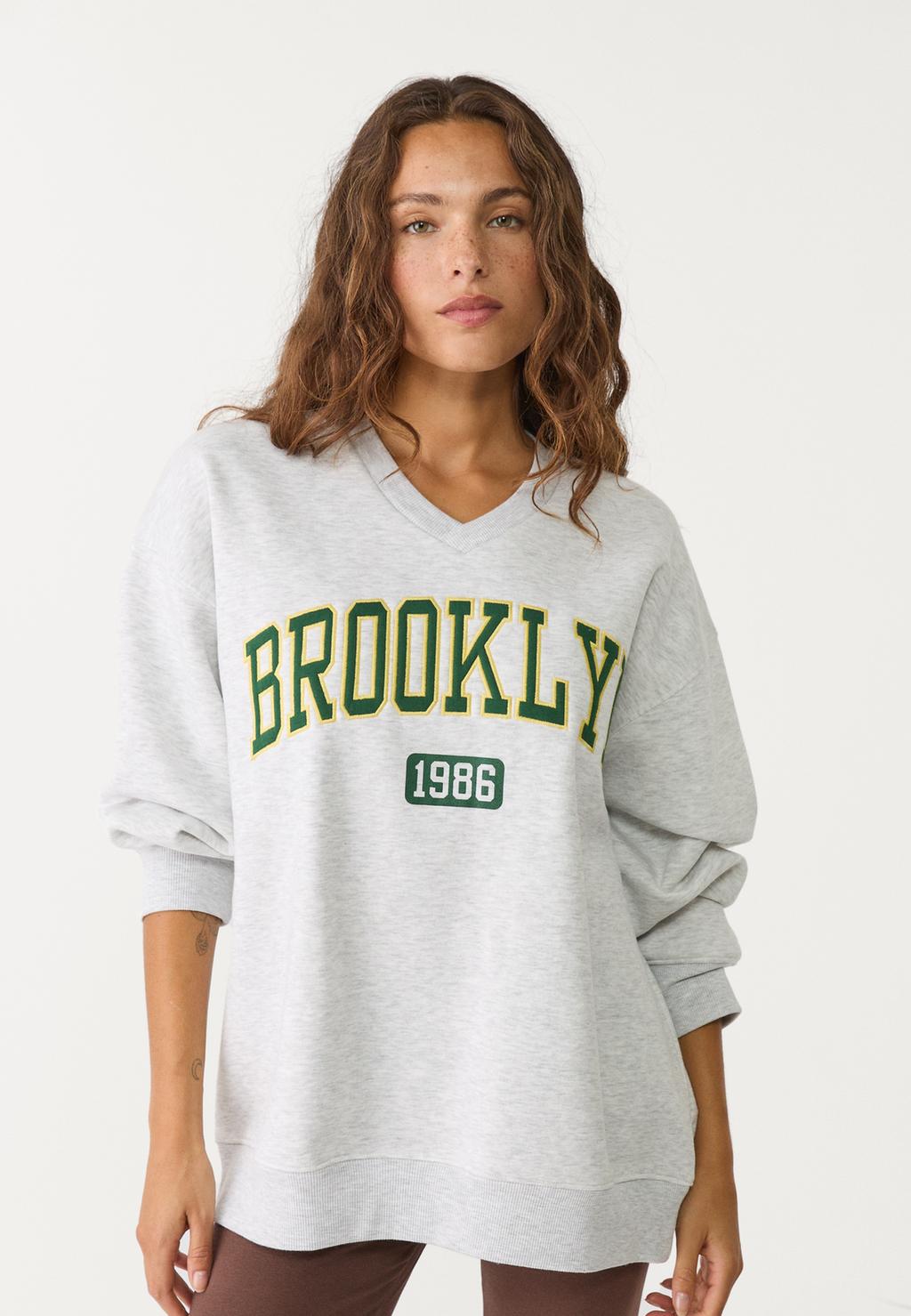 Embroidered oversize sweatshirt