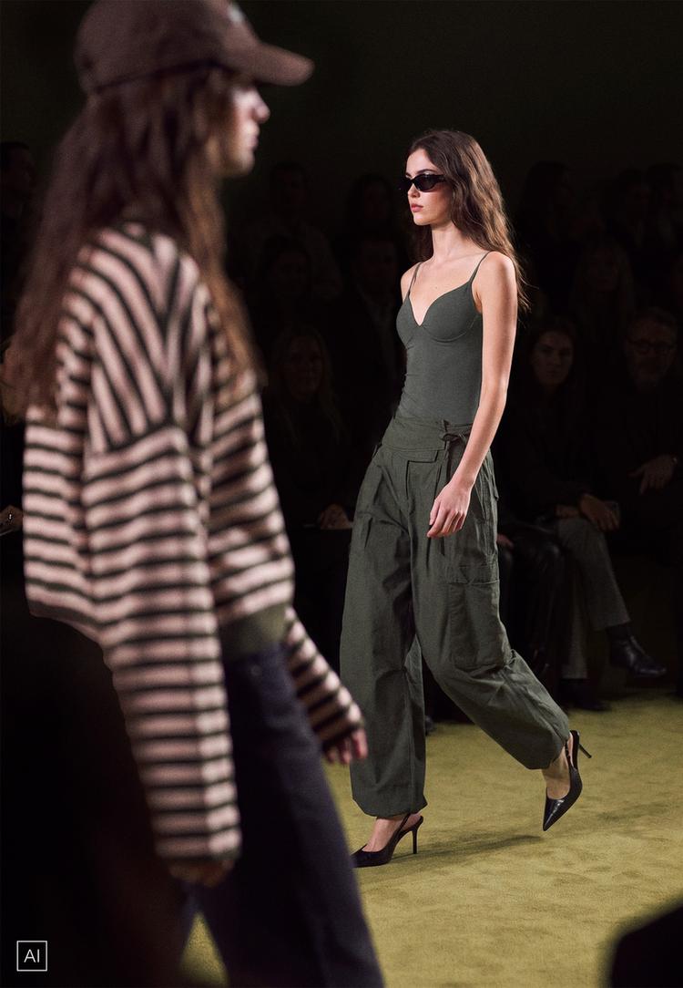 Voluminous cargo trousers with waist detail — 0-526