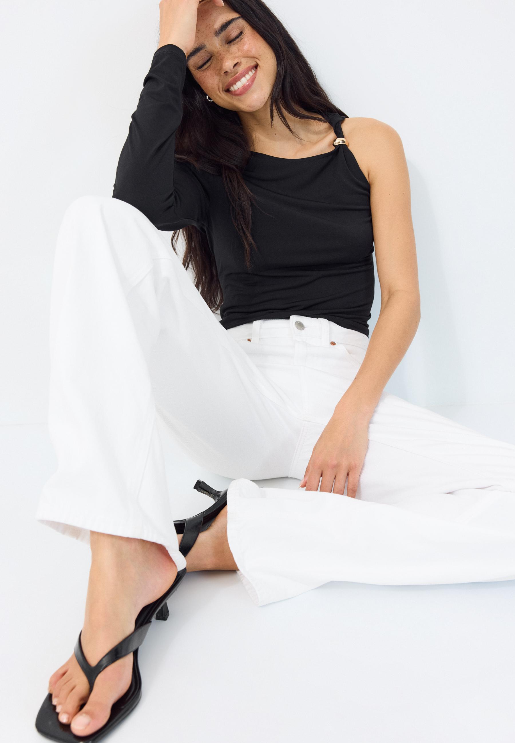 Asymmetric T-shirt with metal buckle — Black
