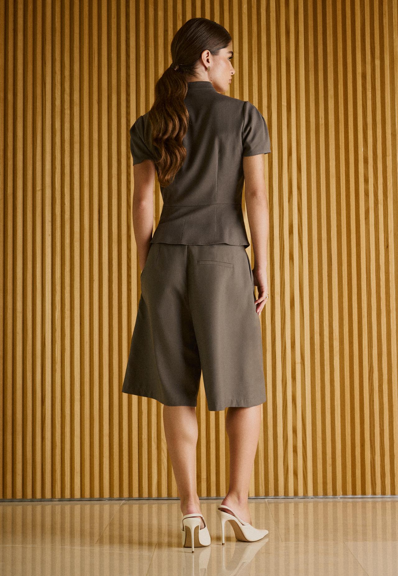 Smart Bermuda shorts with belt detail — Brown