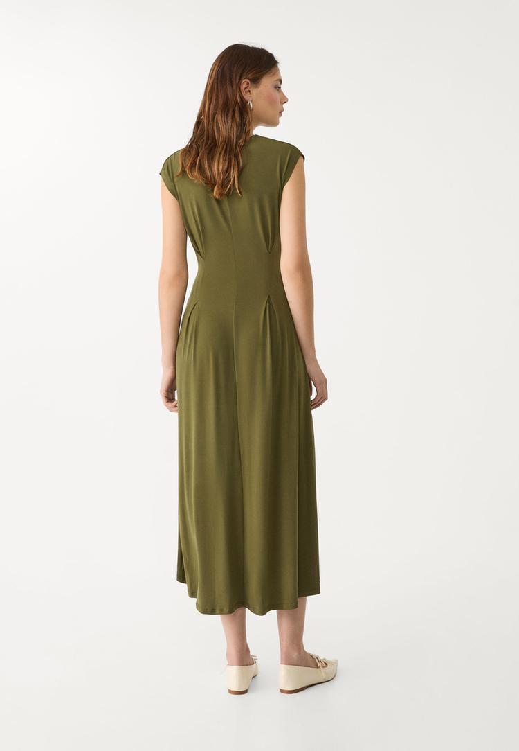 vestido midi pliegues manga corta