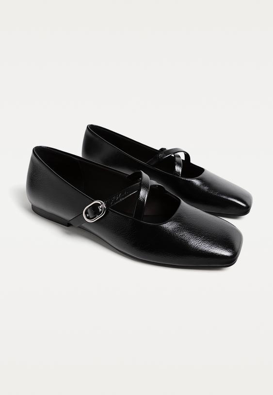 ballerinas-mit-gekreuzten-riemen