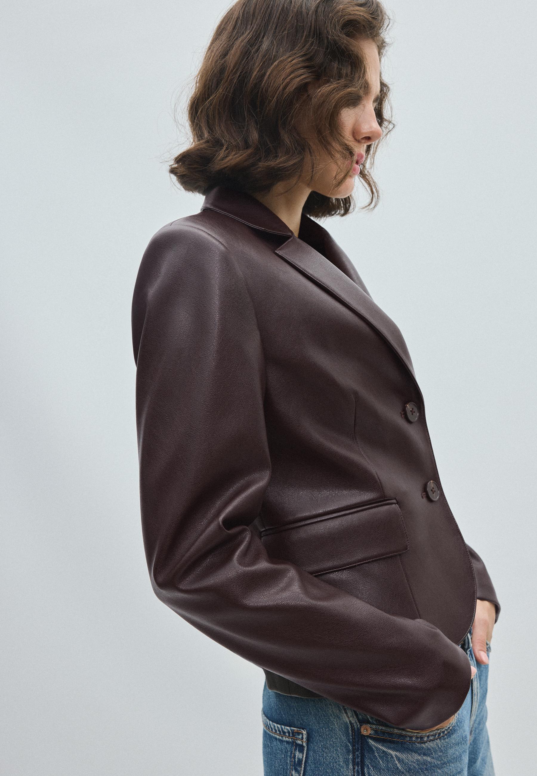 Short fitted leather effect blazer — Brown