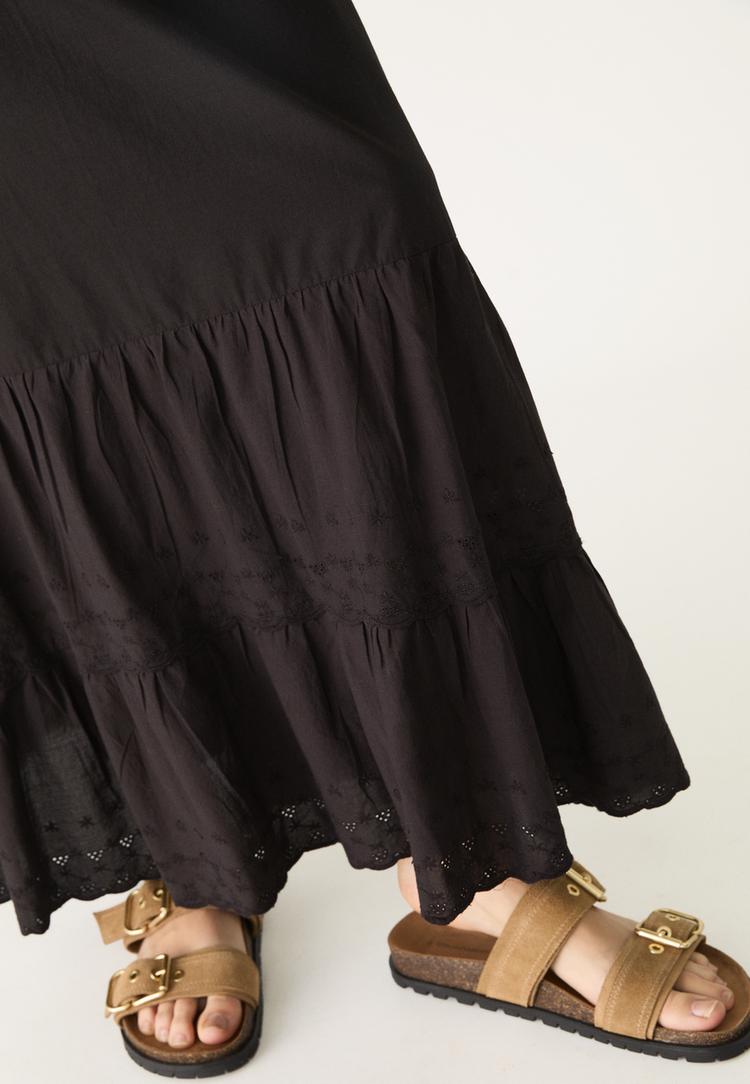 falda fluida midi bordados