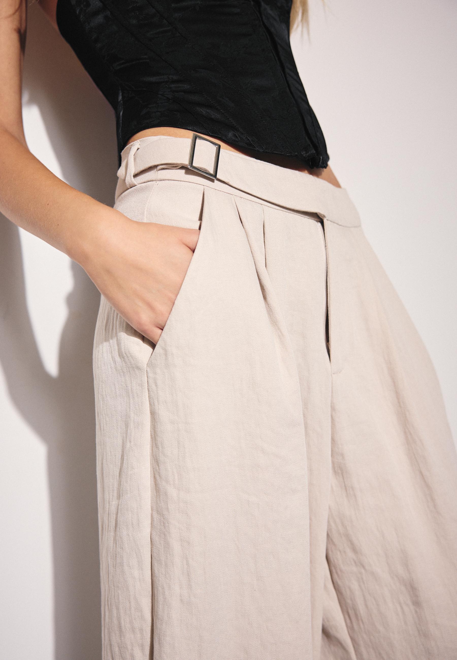 Sarouel trousers with buckle — Ecru