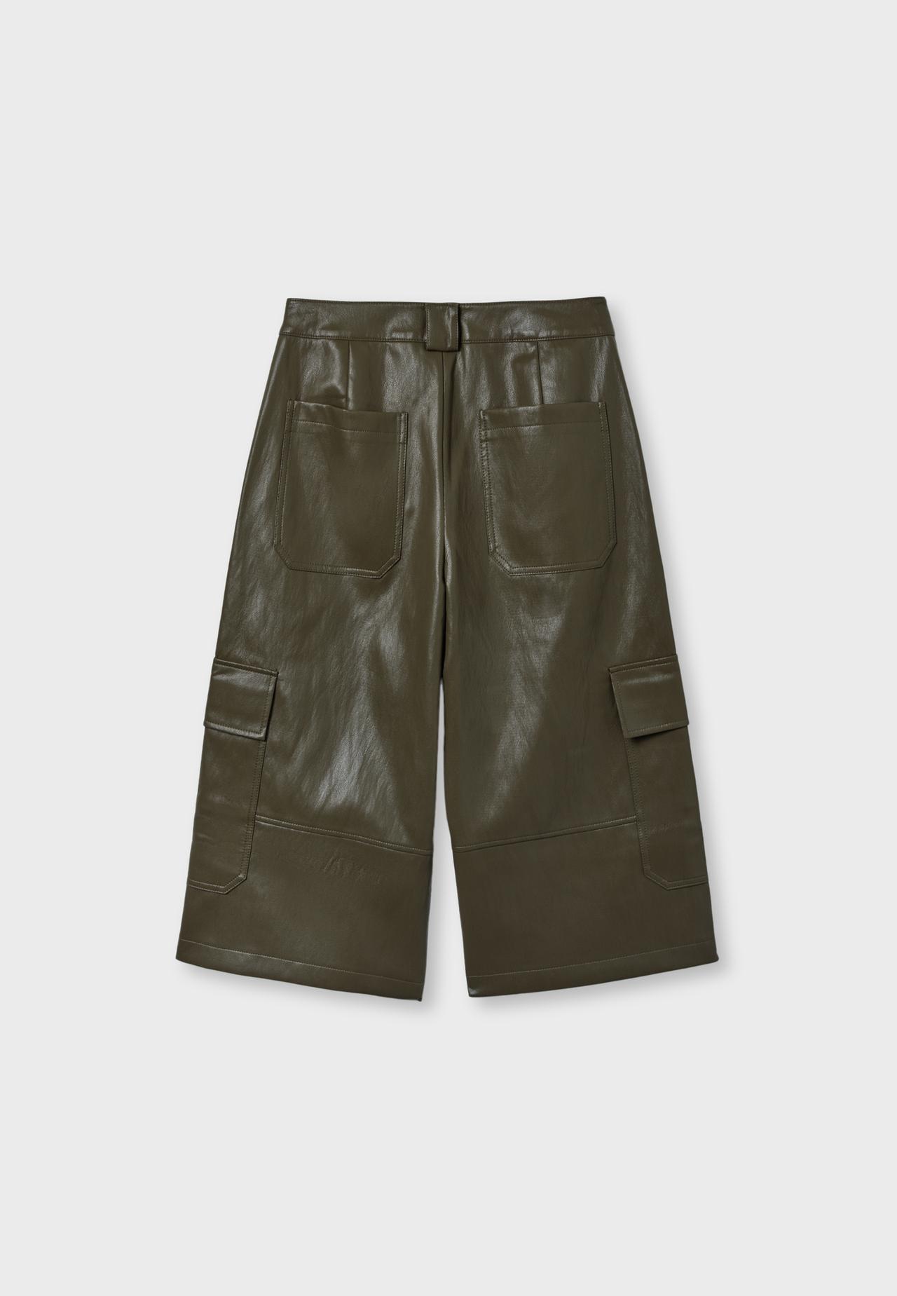 Leather effect cargo Bermuda shorts — Khaki