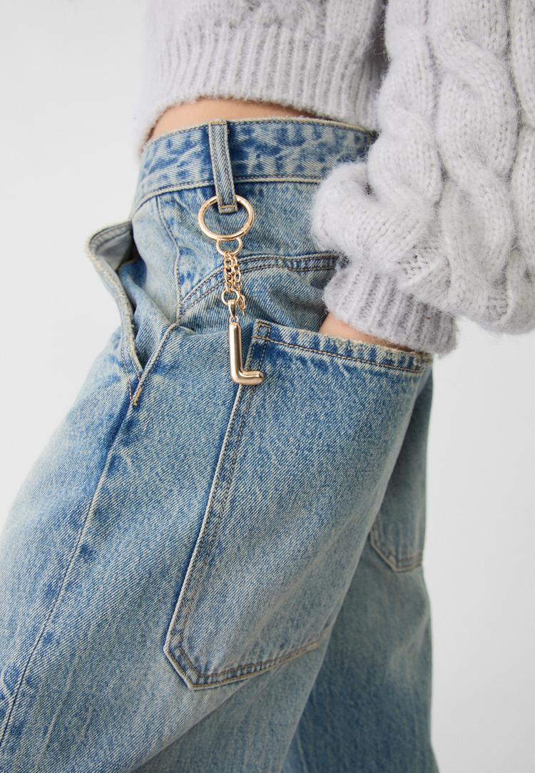 llavero charm inicial
