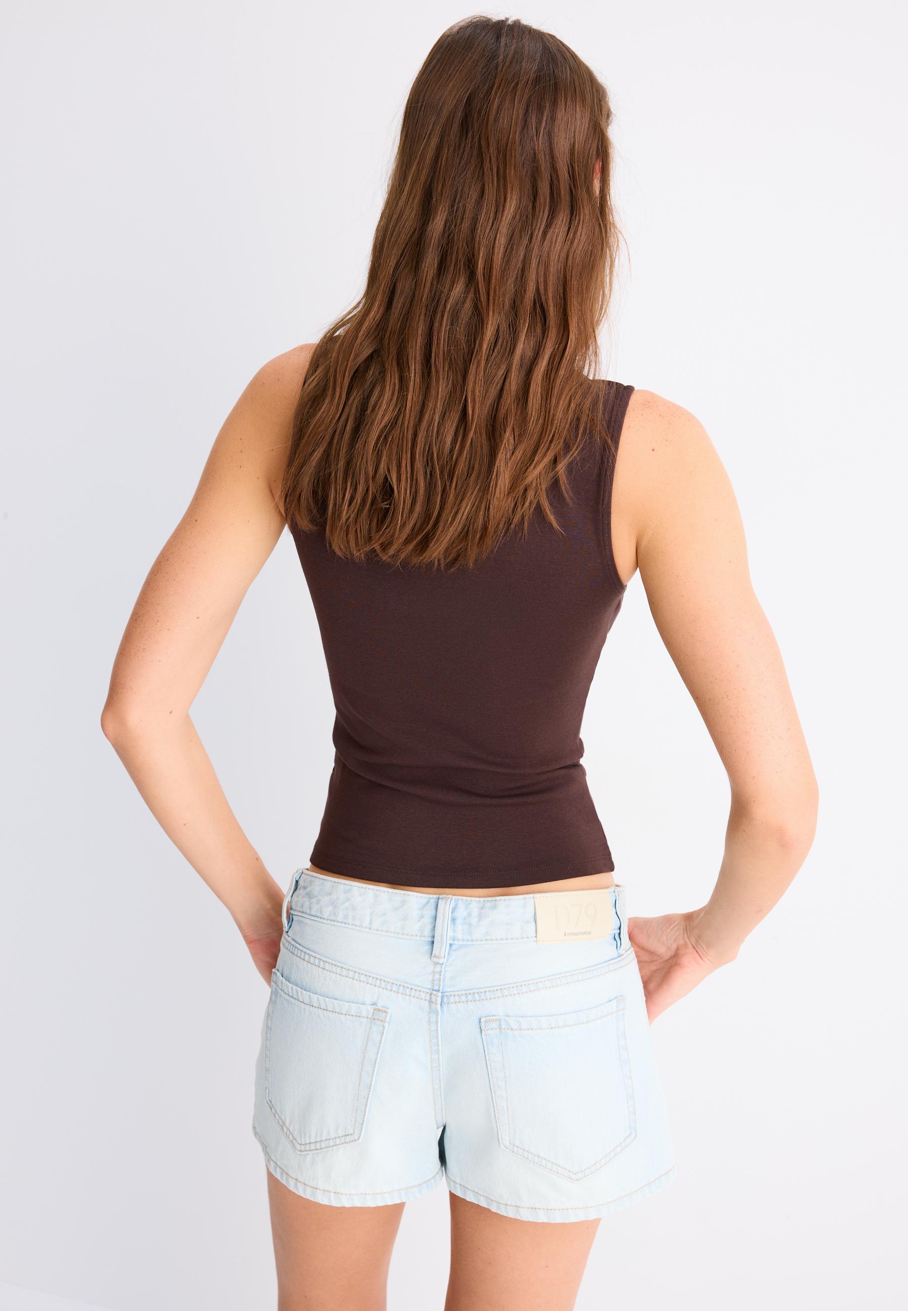Sleeveless funnel neck T-shirt — Brown