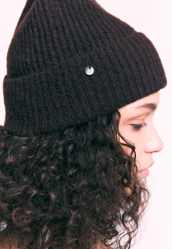 geribbelde muts met plaatje