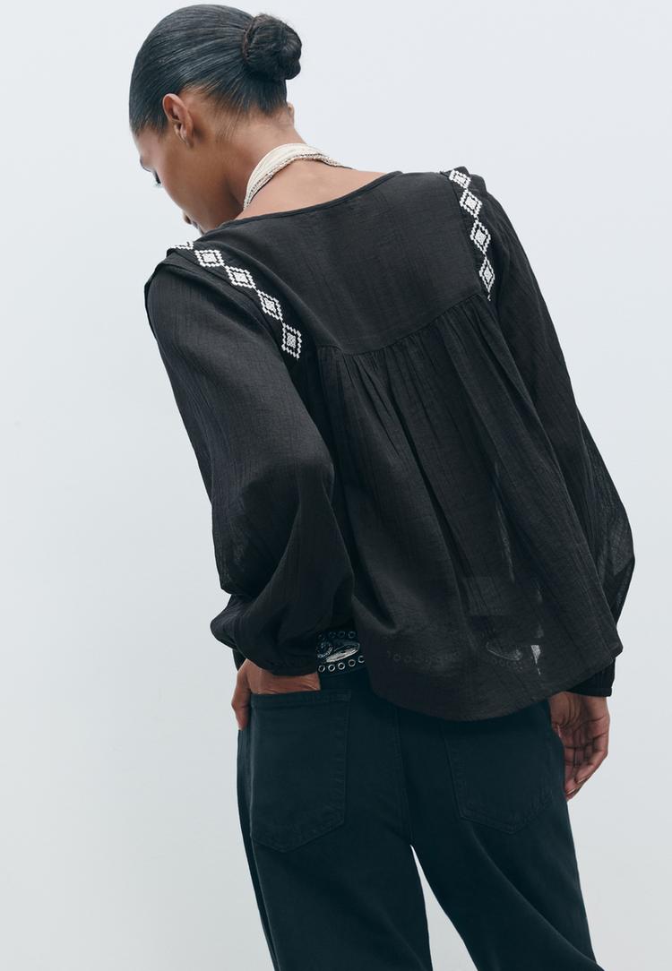 blusa fluida bordados