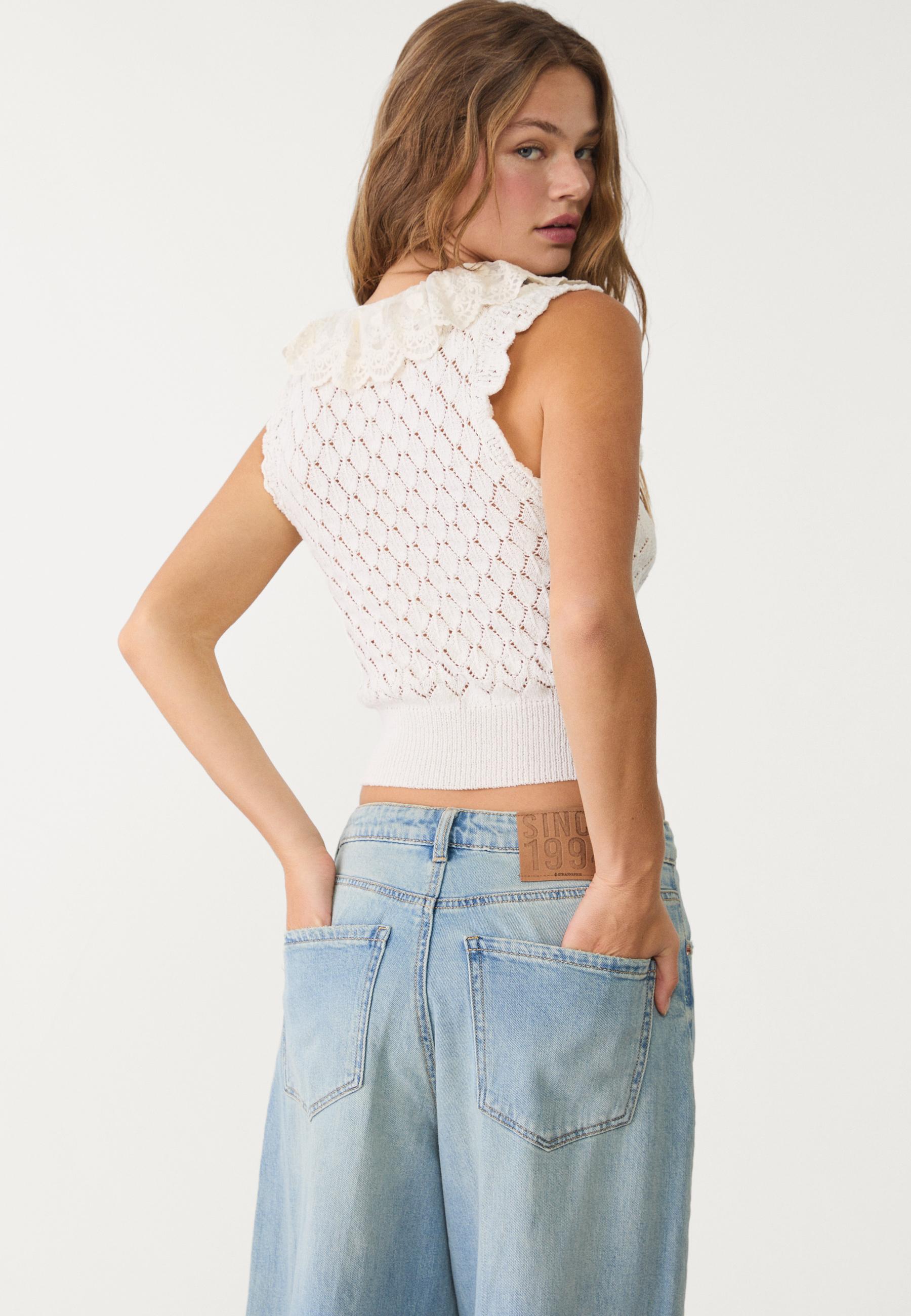 Knit top with lace and ruffles - Women's fashion