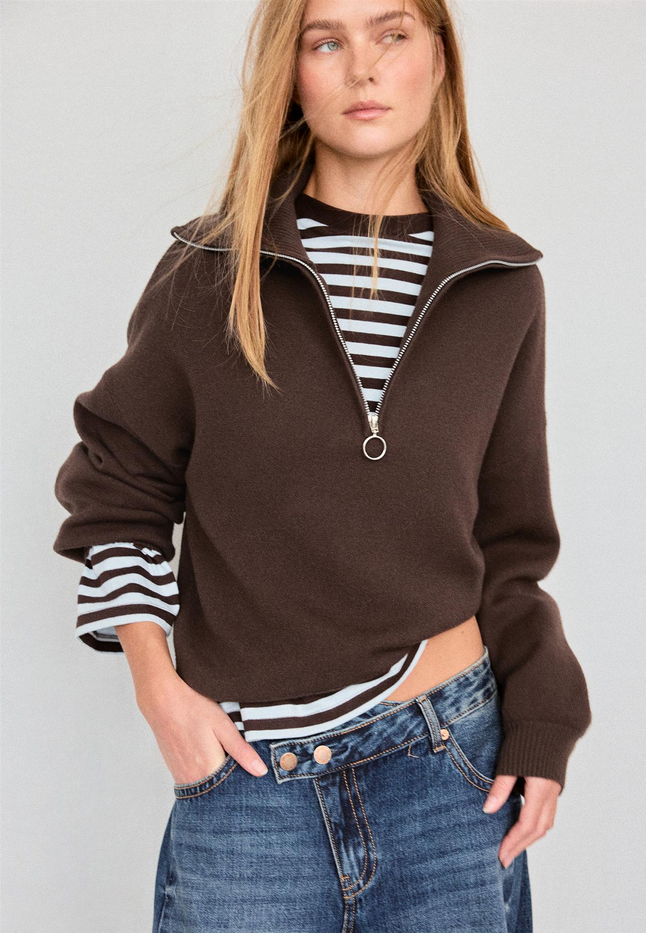 Zip-up knit sweater — Brown